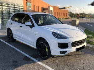 Location Porsche Cayenne Hybride à Lyon – Luxe, puissance et confort avec MGM Auto
